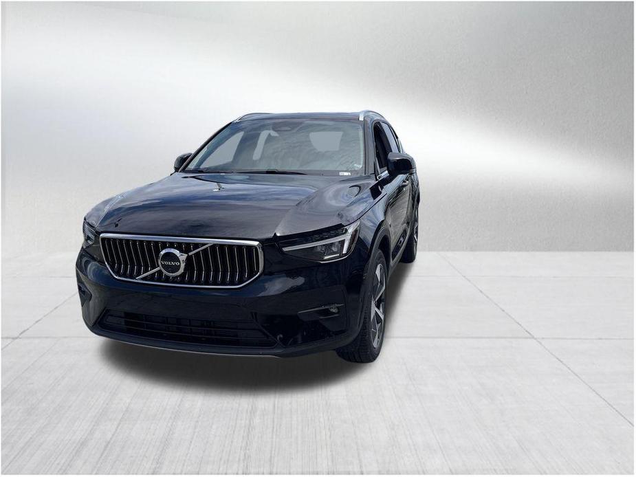 new 2025 Volvo XC40 car, priced at $45,915