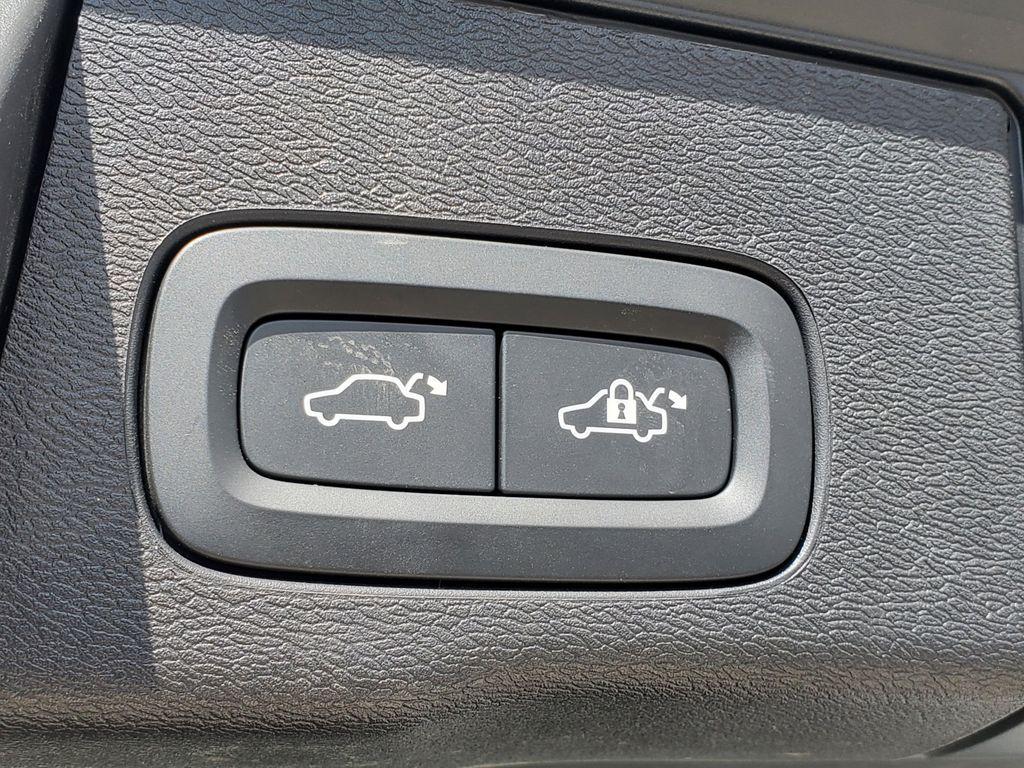 used 2022 Volvo XC60 car, priced at $31,990