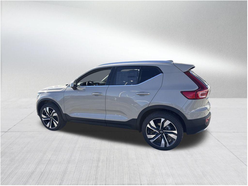 new 2025 Volvo XC40 car, priced at $48,045