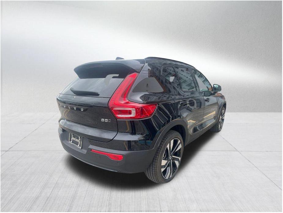 new 2024 Volvo XC40 car, priced at $40,020