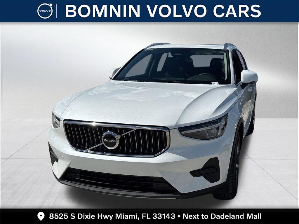 new 2025 Volvo XC40 car, priced at $43,015