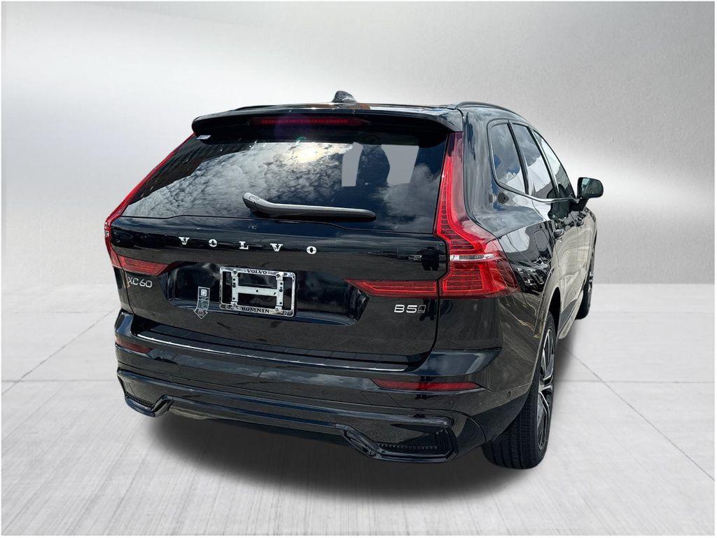 new 2025 Volvo XC60 car, priced at $50,270