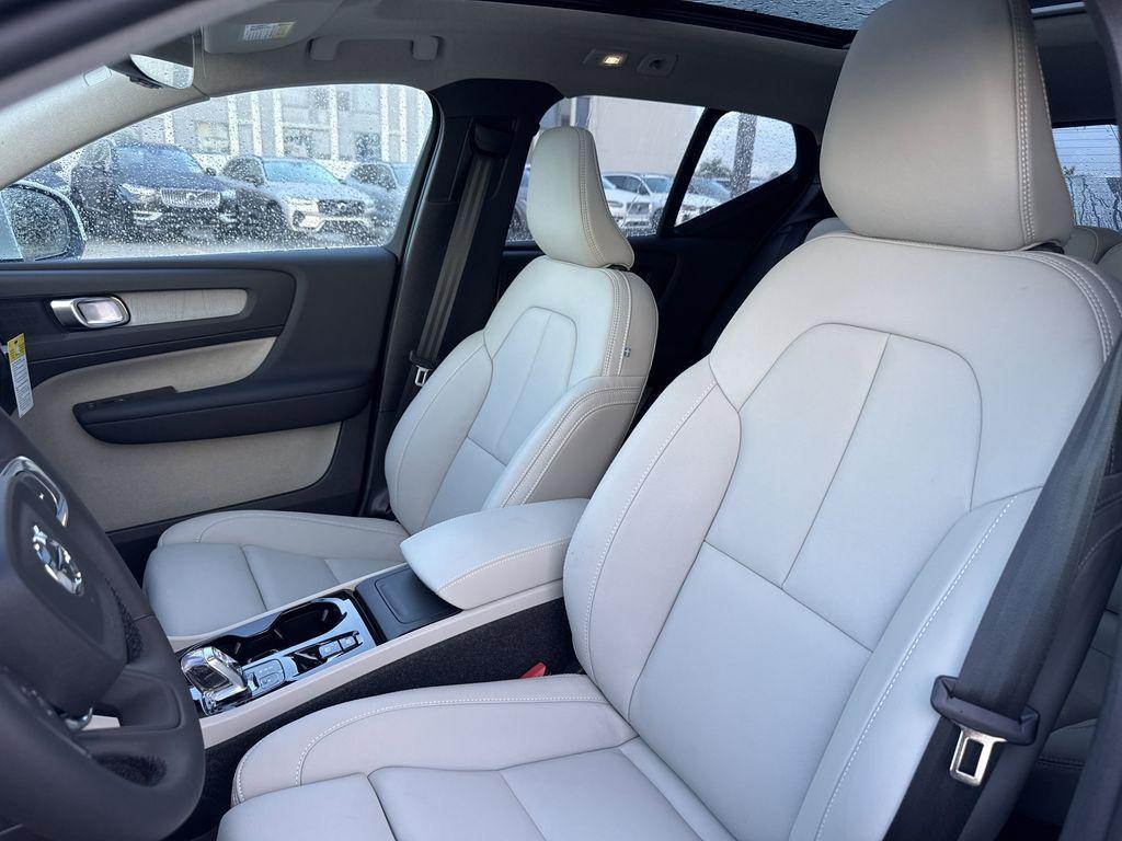 new 2025 Volvo XC40 car, priced at $48,335