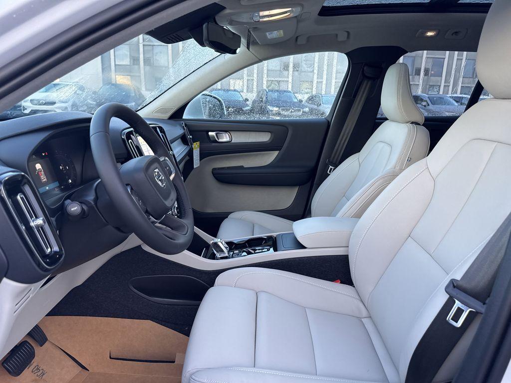 new 2025 Volvo XC40 car, priced at $45,315