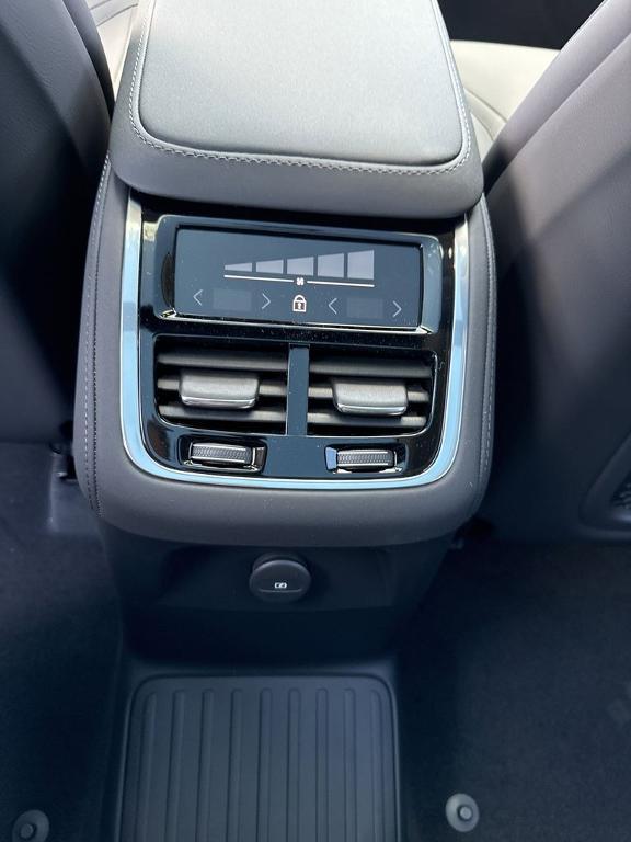 new 2025 Volvo XC90 Plug-In Hybrid car, priced at $73,295