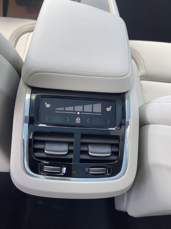 new 2025 Volvo XC60 car, priced at $59,660
