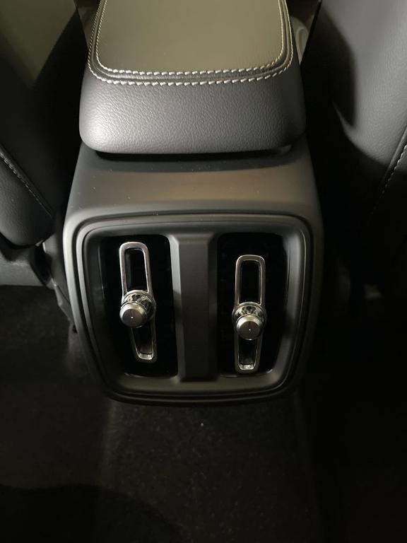 new 2025 Volvo XC40 car, priced at $40,540
