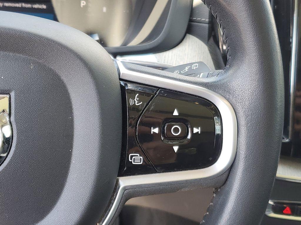 used 2022 Volvo XC60 car, priced at $31,490