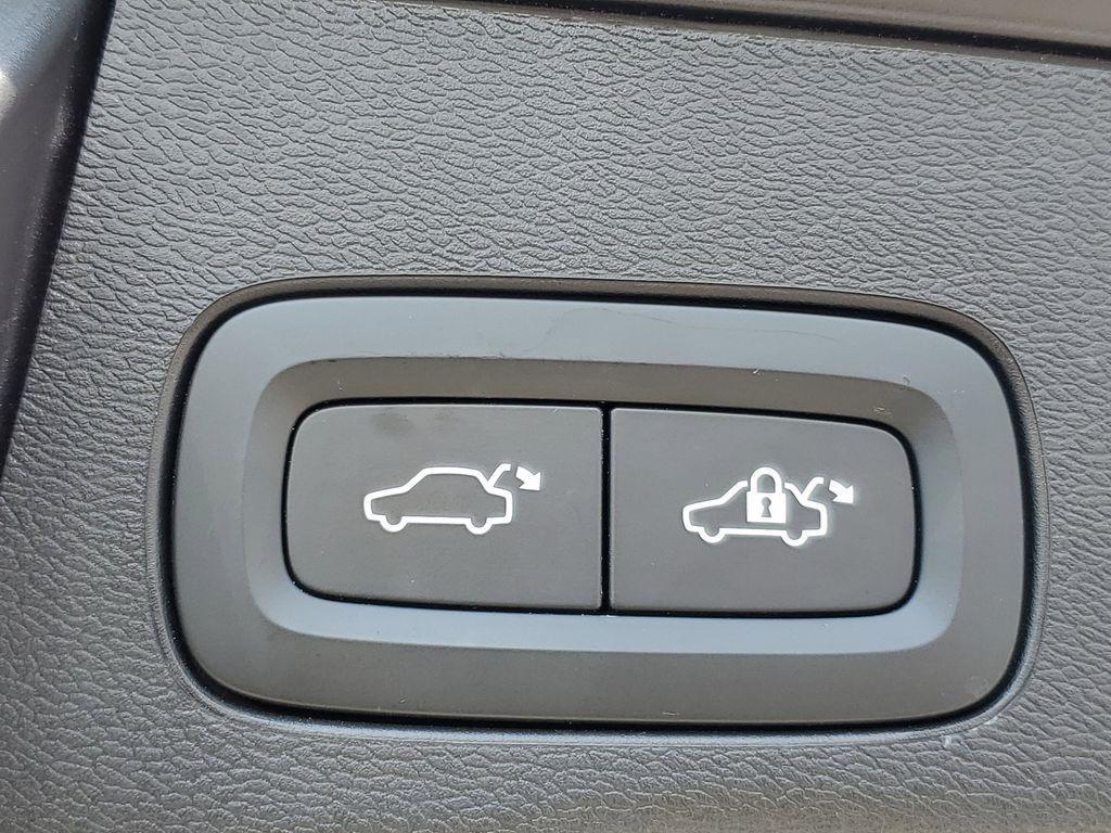 used 2022 Volvo XC60 car, priced at $31,490