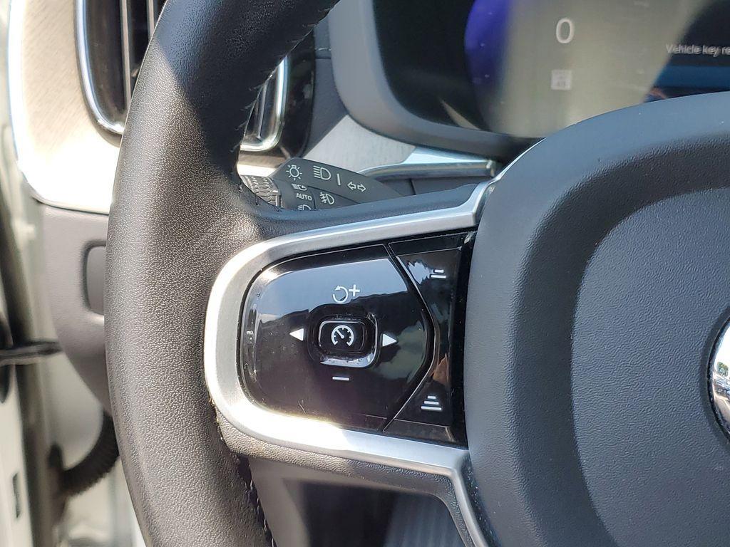 used 2022 Volvo XC60 car, priced at $31,490