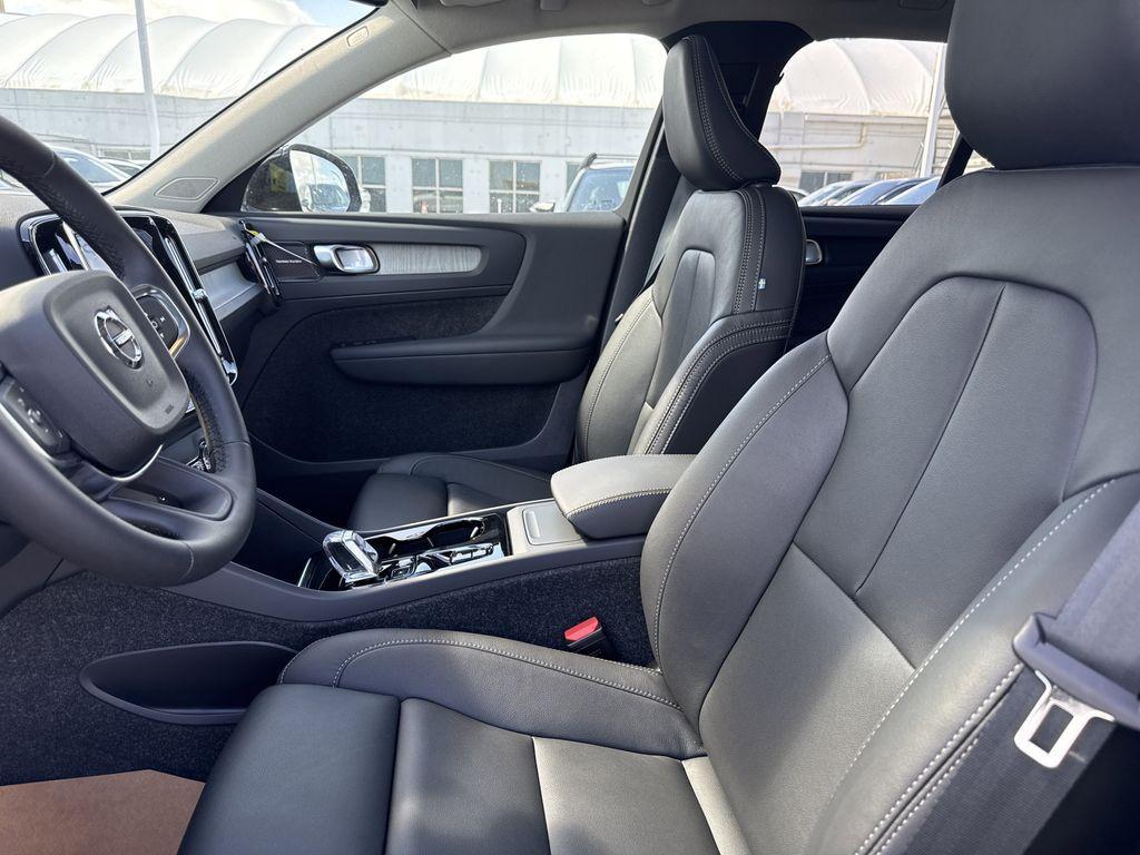 new 2025 Volvo XC40 car, priced at $51,445