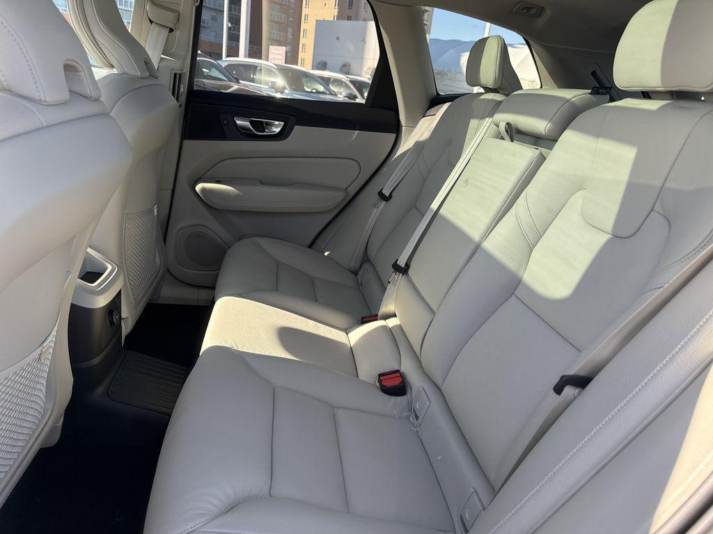 new 2025 Volvo XC60 Plug-In Hybrid car, priced at $66,260