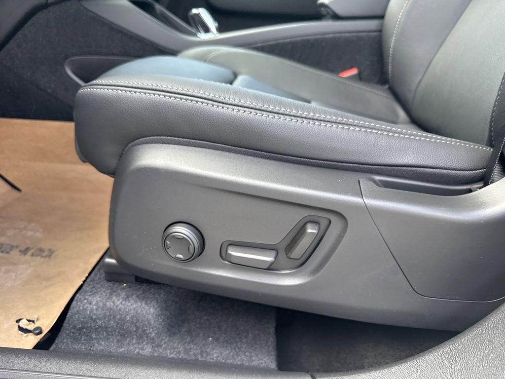 new 2025 Volvo XC40 car, priced at $49,870