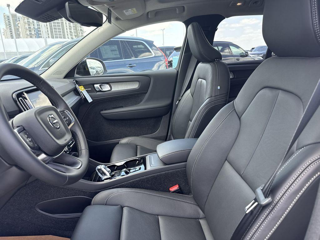 new 2025 Volvo XC40 car, priced at $49,870