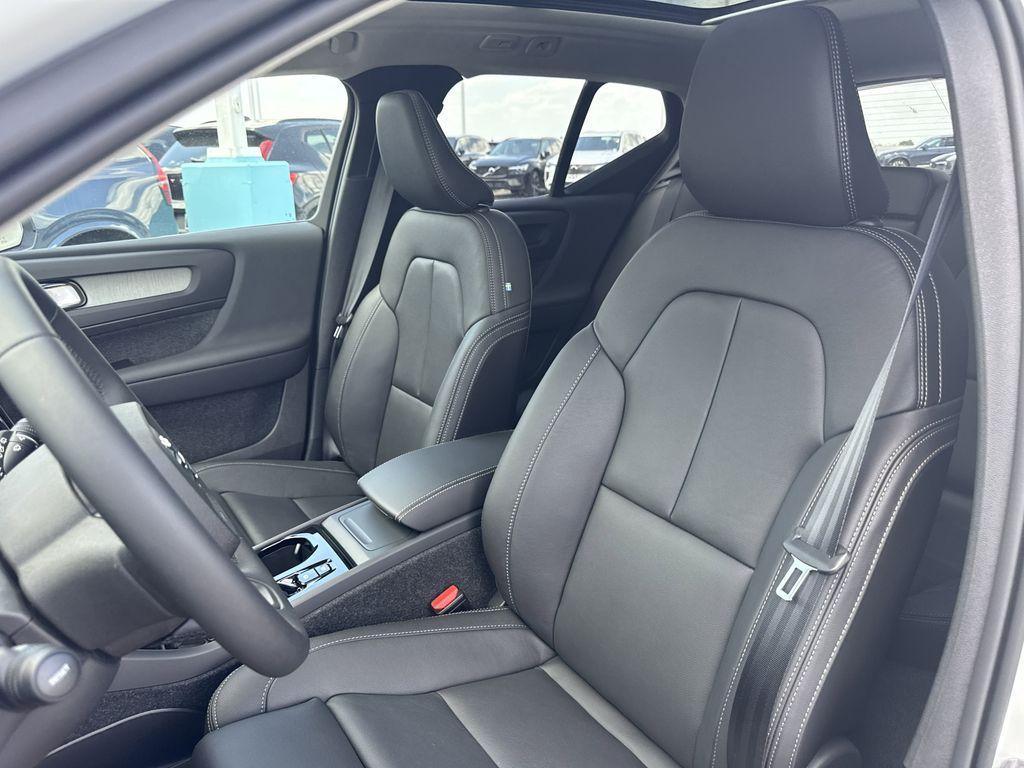new 2025 Volvo XC40 car, priced at $49,870