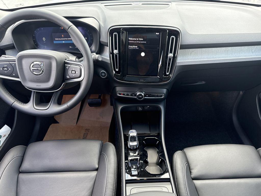 new 2025 Volvo XC40 car, priced at $49,870
