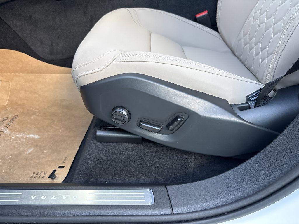 new 2026 Volvo XC90 Plug-In Hybrid car, priced at $78,375