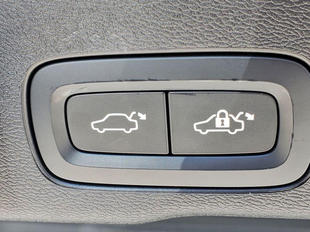 used 2022 Volvo XC60 car, priced at $29,990