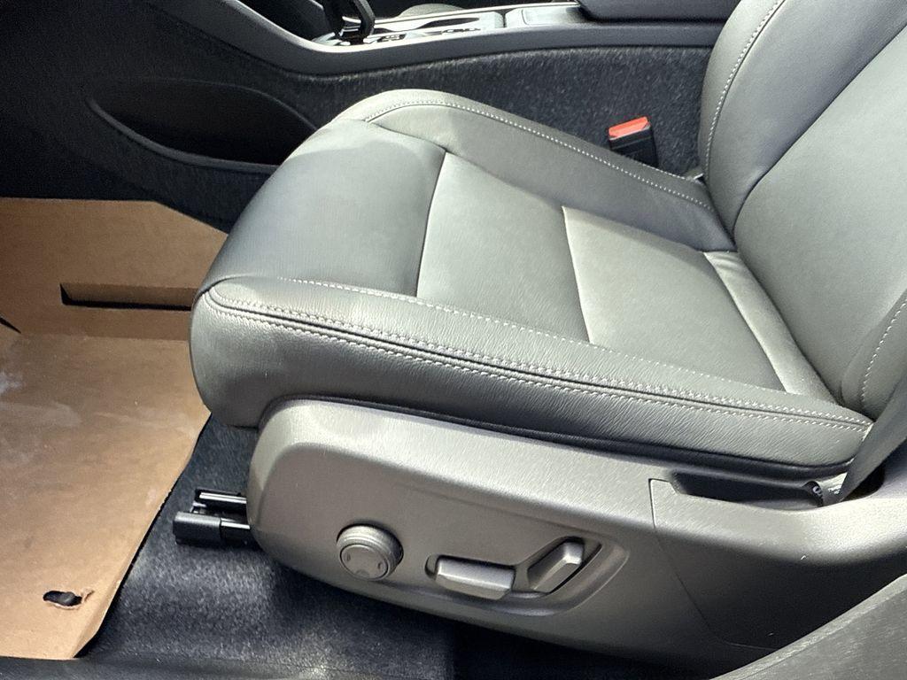 new 2025 Volvo XC40 car, priced at $36,924