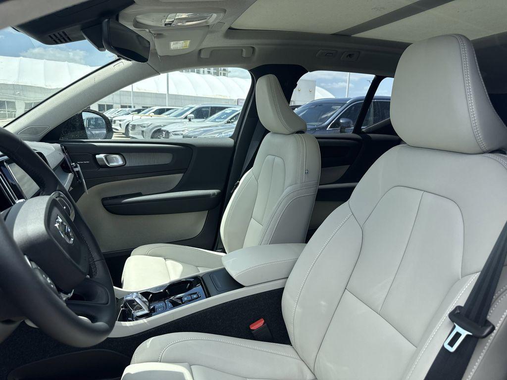 new 2025 Volvo XC40 car, priced at $49,870