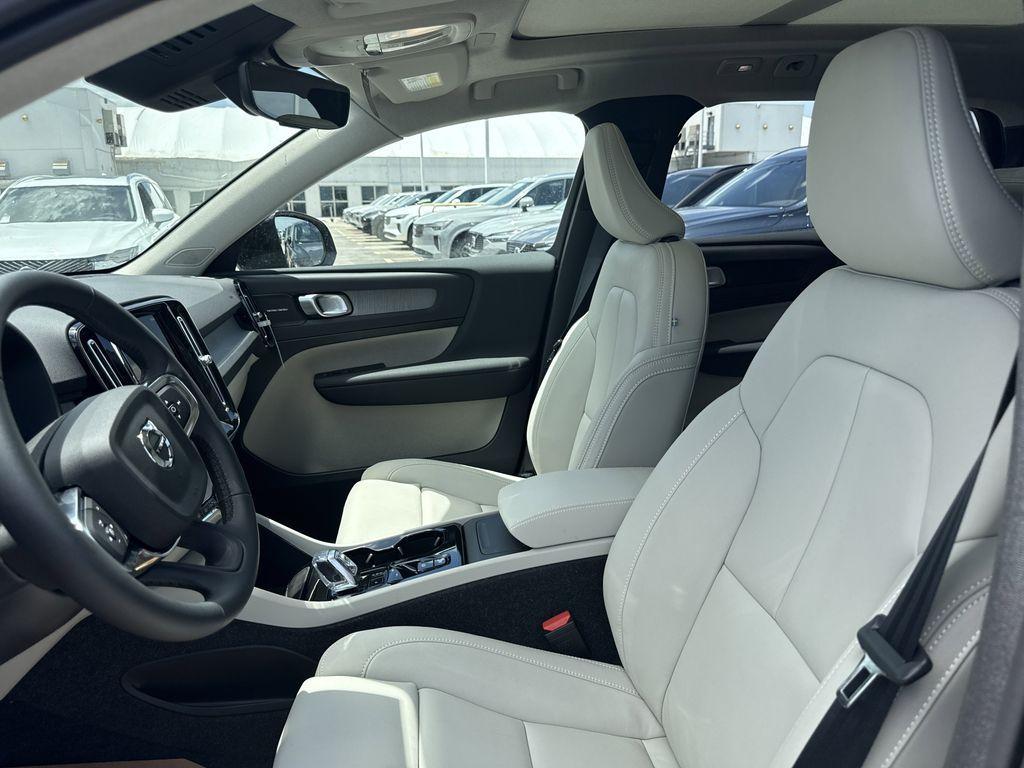 new 2025 Volvo XC40 car, priced at $49,870