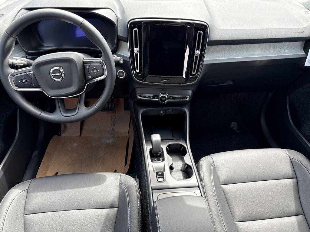 new 2025 Volvo XC40 car, priced at $39,465