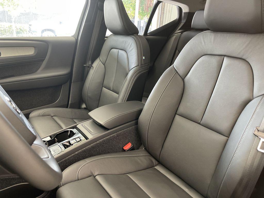 new 2024 Volvo XC40 car, priced at $42,075