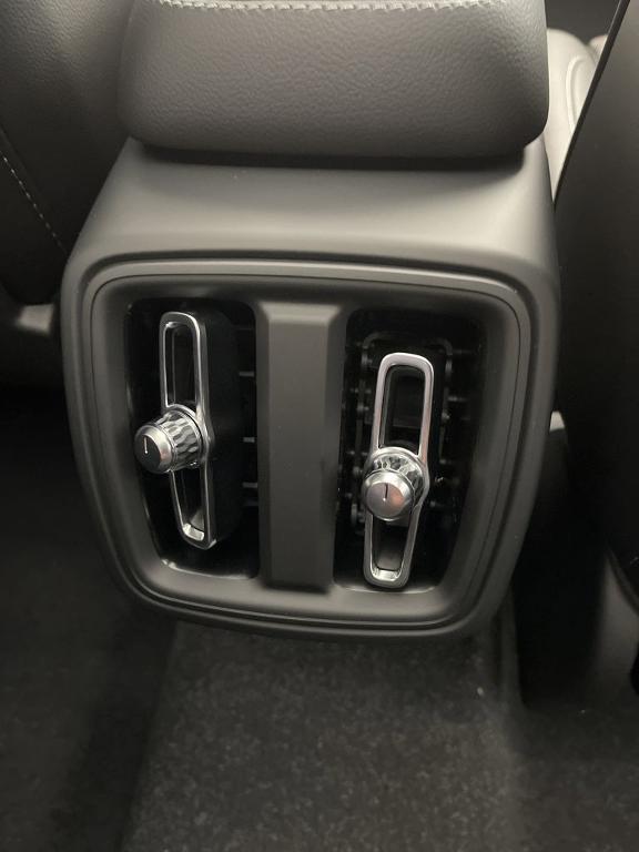 new 2024 Volvo XC40 car, priced at $42,075