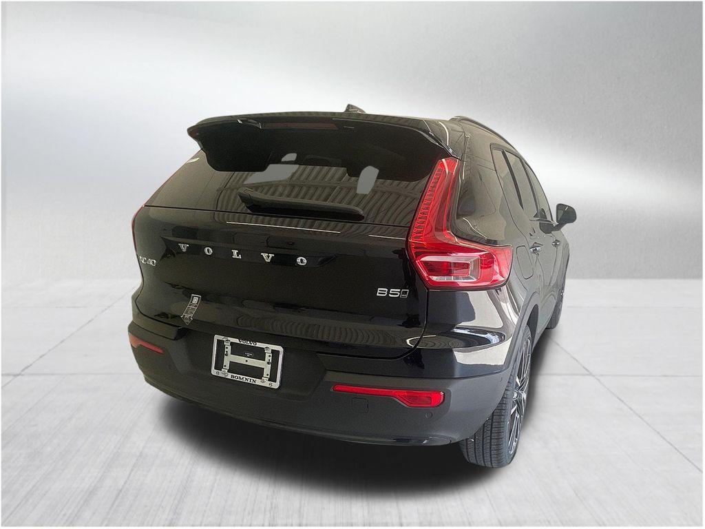 new 2024 Volvo XC40 car, priced at $42,075