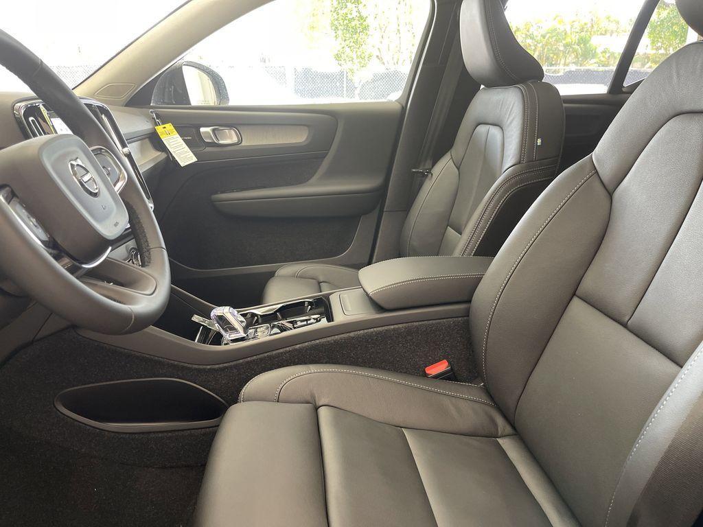 new 2024 Volvo XC40 car, priced at $42,075