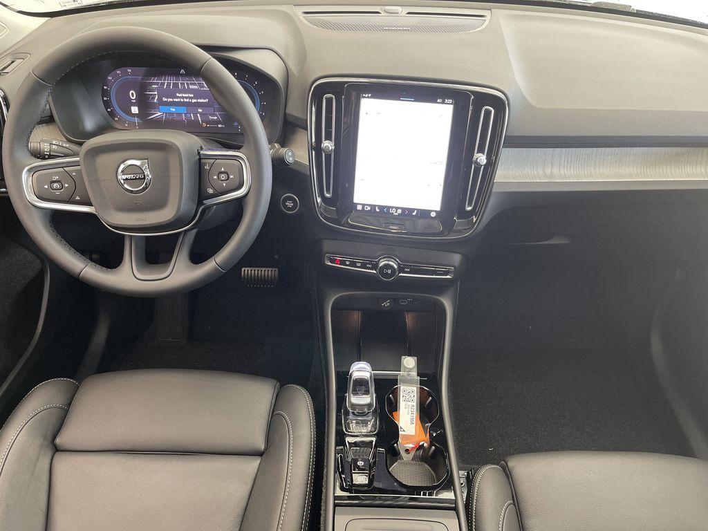new 2024 Volvo XC40 car, priced at $42,075