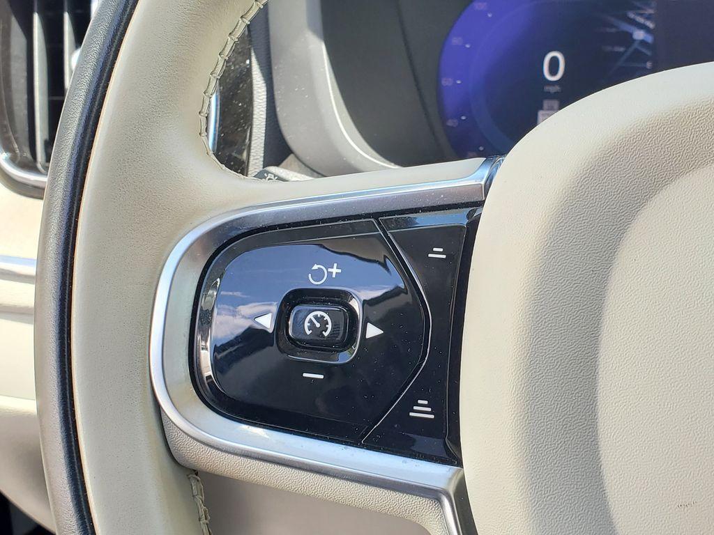used 2023 Volvo XC60 car, priced at $34,490