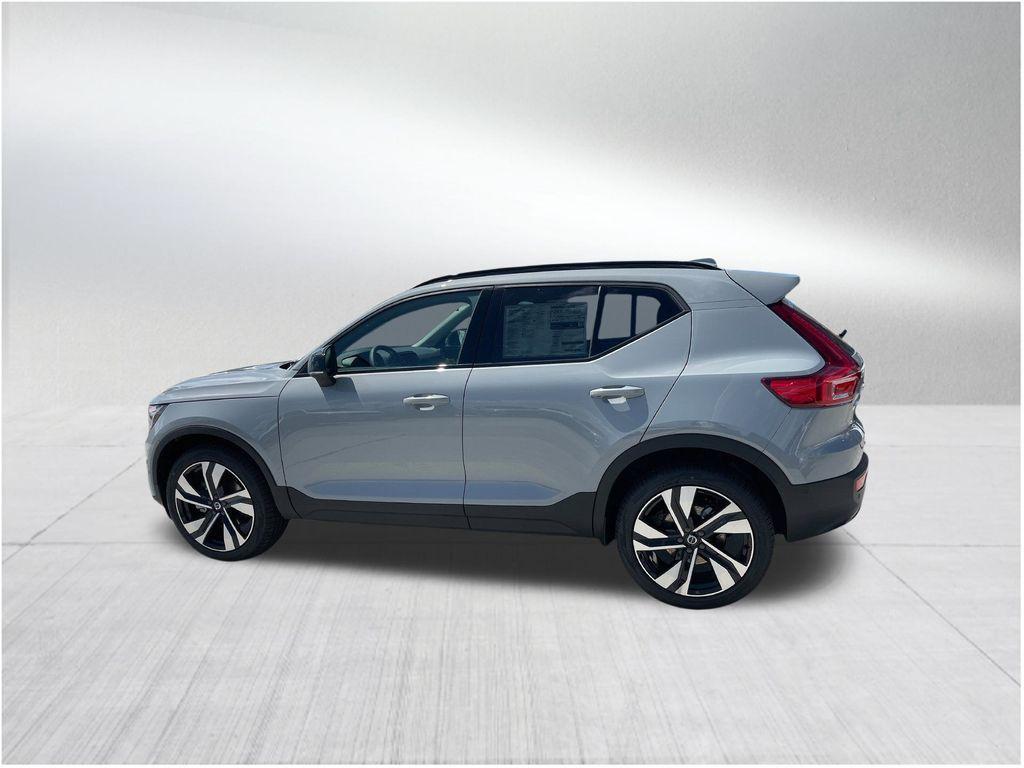 new 2025 Volvo XC40 car, priced at $47,040