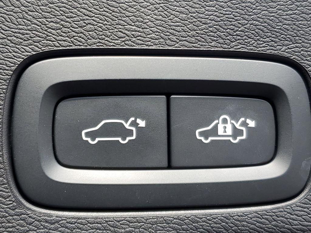 used 2023 Volvo XC60 car, priced at $39,490