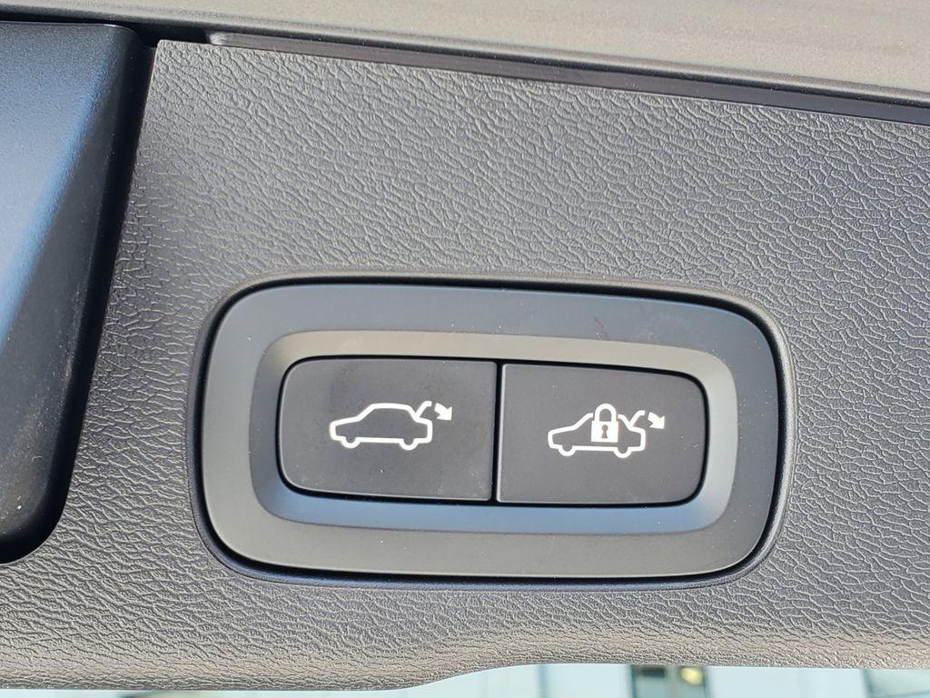 used 2022 Volvo XC60 car, priced at $34,990