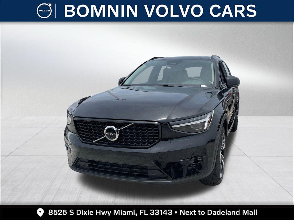 new 2025 Volvo XC40 car, priced at $49,040