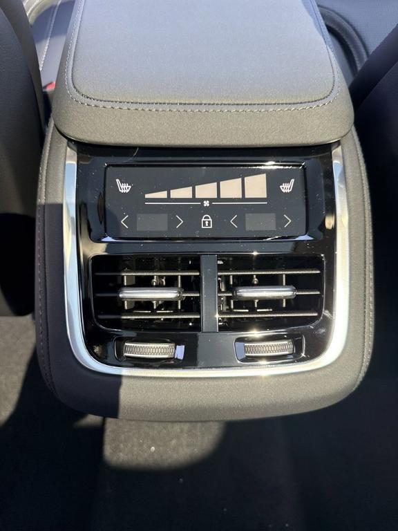 new 2025 Volvo XC90 car, priced at $73,455