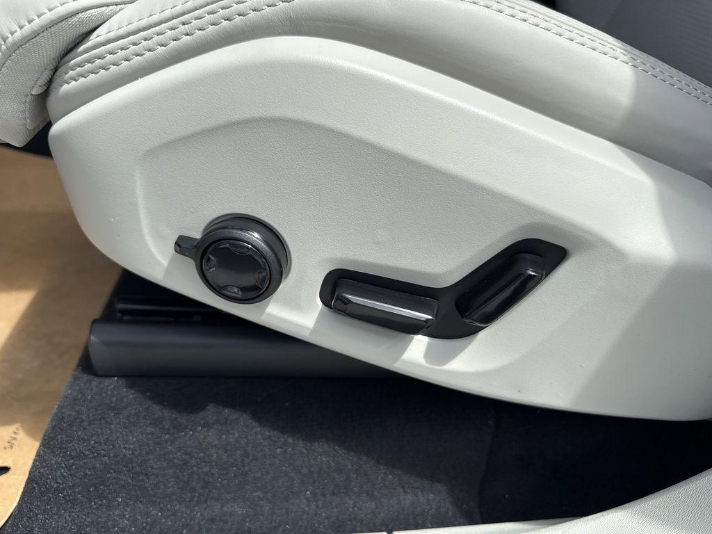 new 2025 Volvo XC90 Plug-In Hybrid car, priced at $75,992