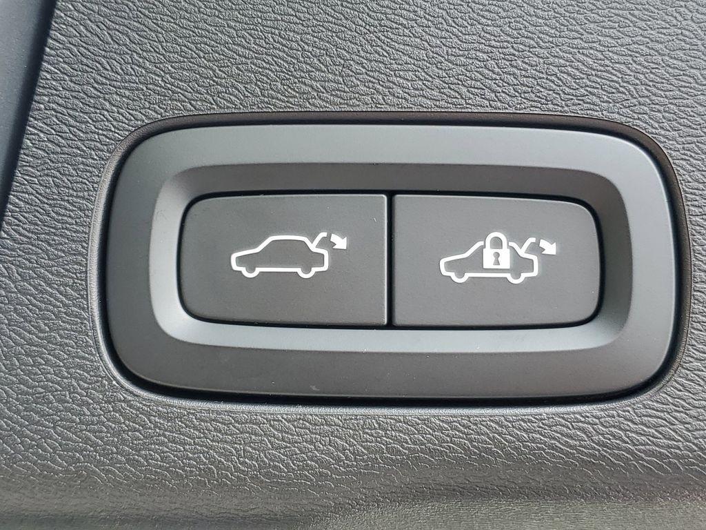 used 2022 Volvo XC60 car, priced at $36,490