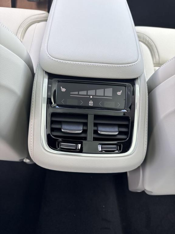 new 2025 Volvo XC90 car, priced at $73,555