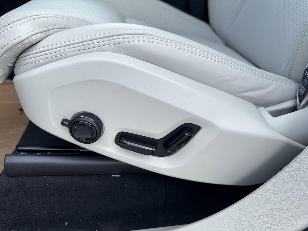 new 2025 Volvo XC90 car, priced at $73,555