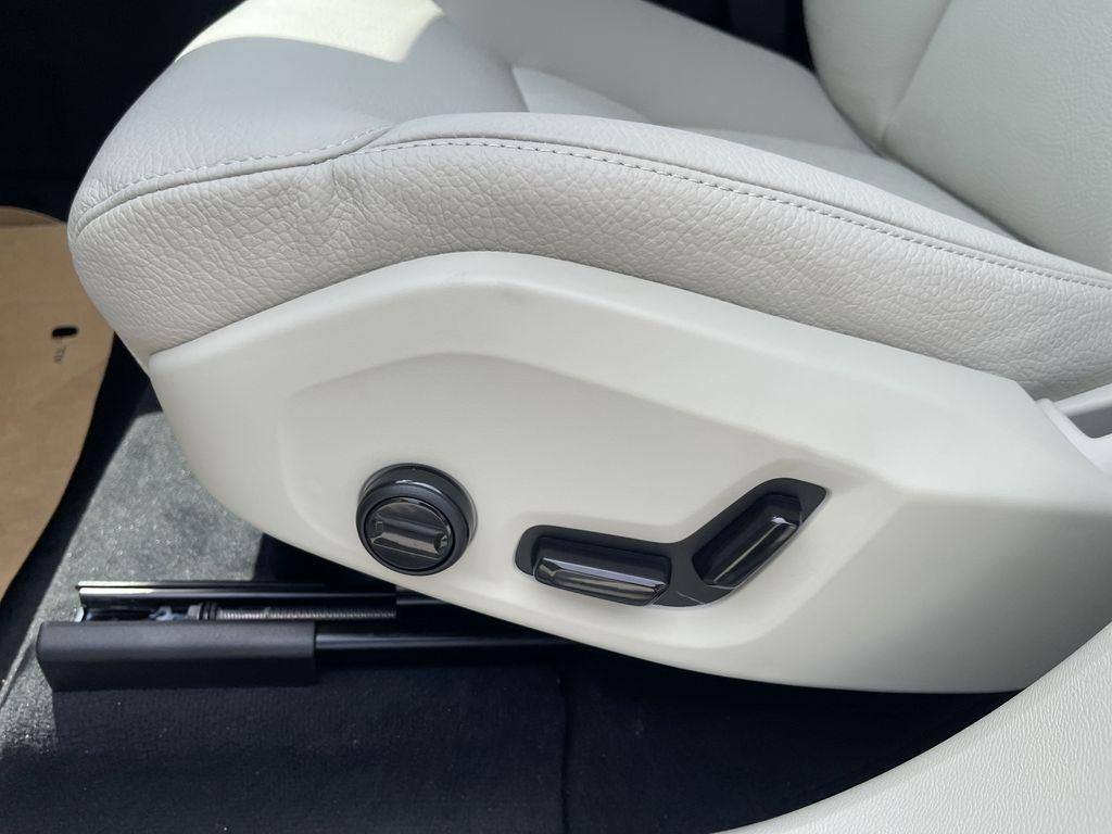 new 2025 Volvo XC60 Plug-In Hybrid car, priced at $64,485