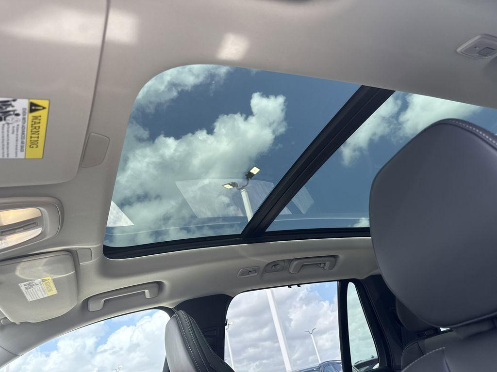 new 2025 Volvo XC90 car, priced at $72,055