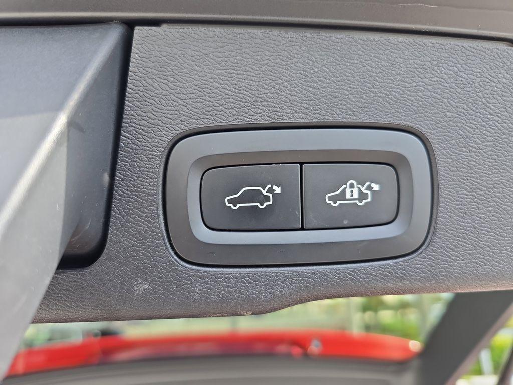 used 2022 Volvo XC60 car, priced at $28,990