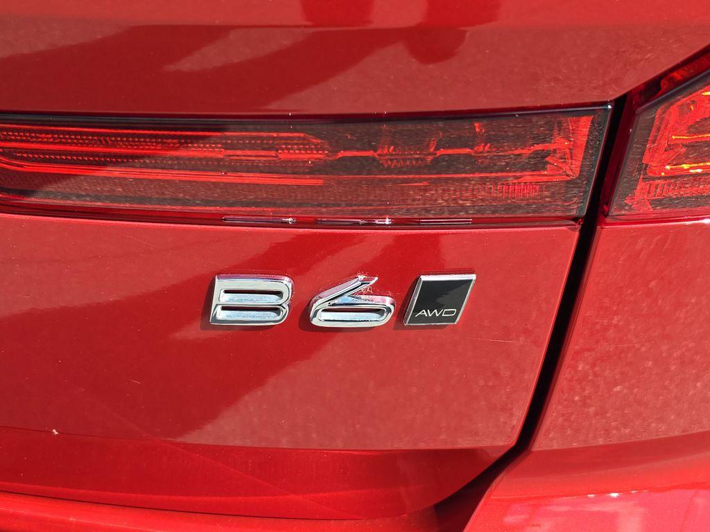 used 2022 Volvo XC60 car, priced at $28,990