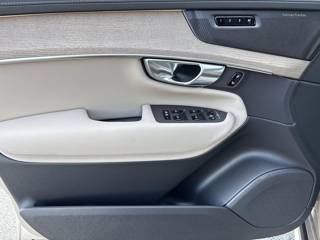 new 2026 Volvo XC90 Plug-In Hybrid car, priced at $78,375