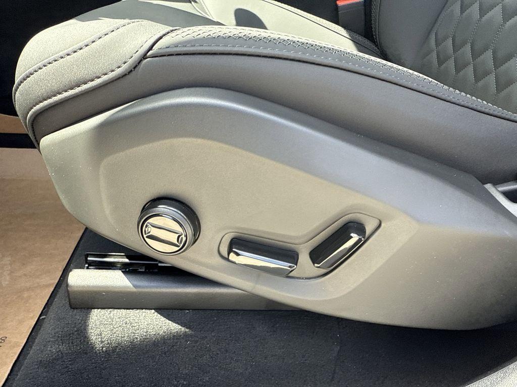 new 2025 Volvo XC90 car, priced at $62,984