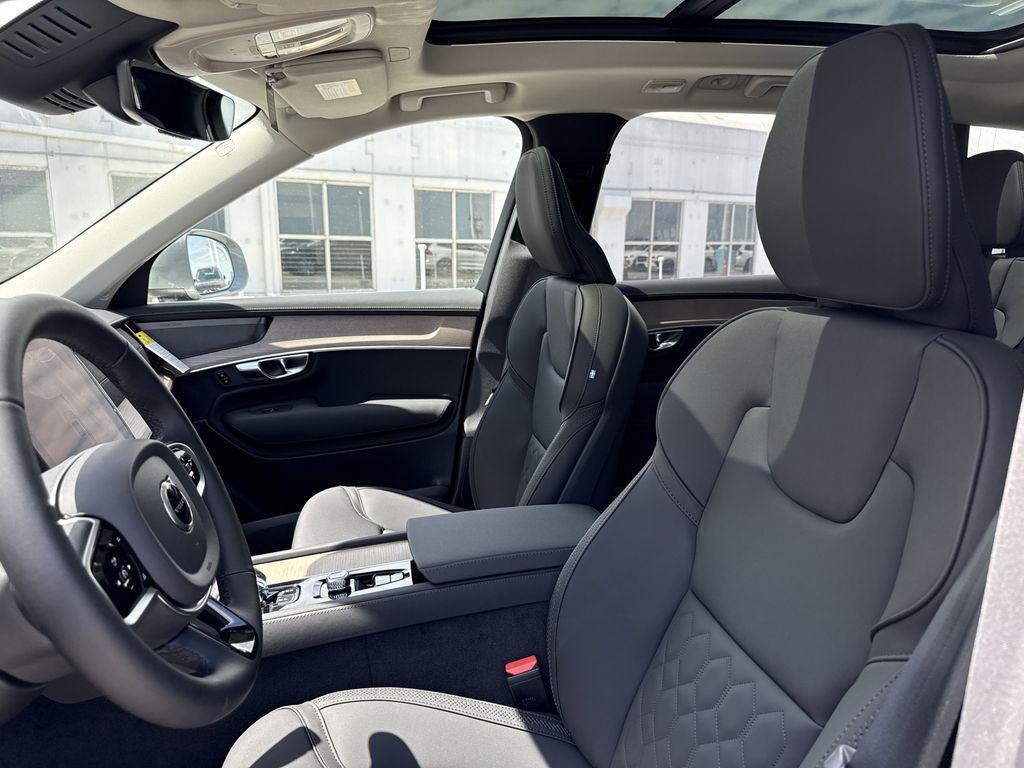 new 2025 Volvo XC90 car, priced at $62,984