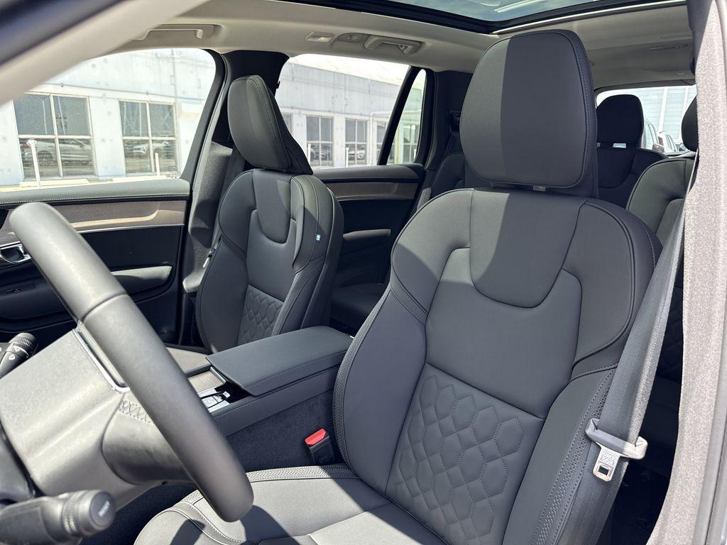 new 2025 Volvo XC90 car, priced at $62,984