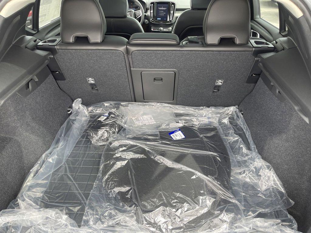 new 2025 Volvo XC40 car, priced at $45,035